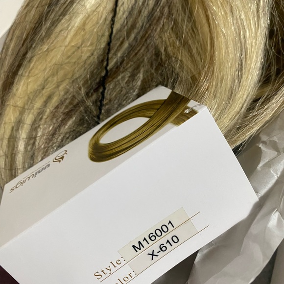 Uniwigs Short Synthetic Monofilament Wigs Lot Of 4 - Picture 5 of 12